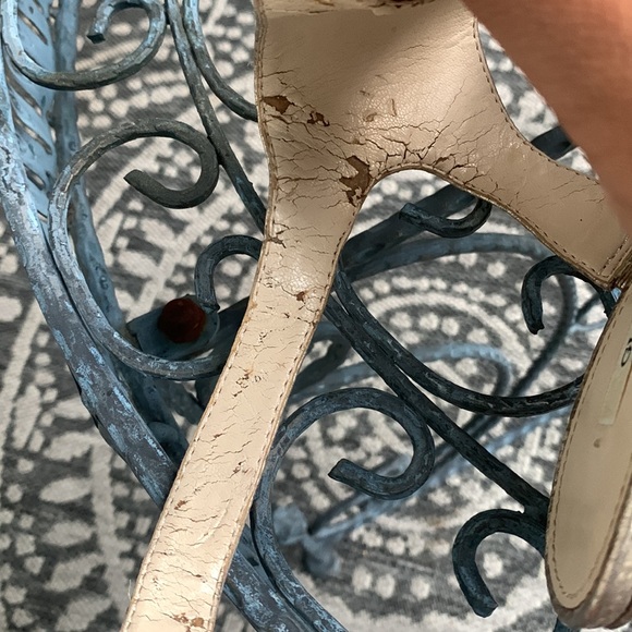 🔥 END OF SUMMER SALE PRICE $20🔥 Guess Platform Heels - Picture 8 of 8